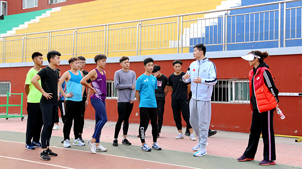冠军体院行:史冬鹏"我的跑道我的爱"主题活动在我院举行